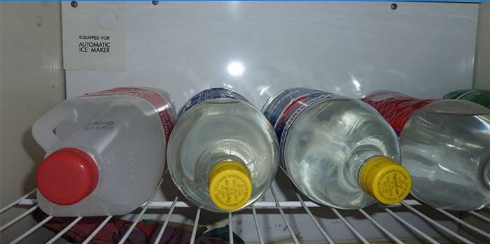 Боце домаће вотке у фрижидеру
